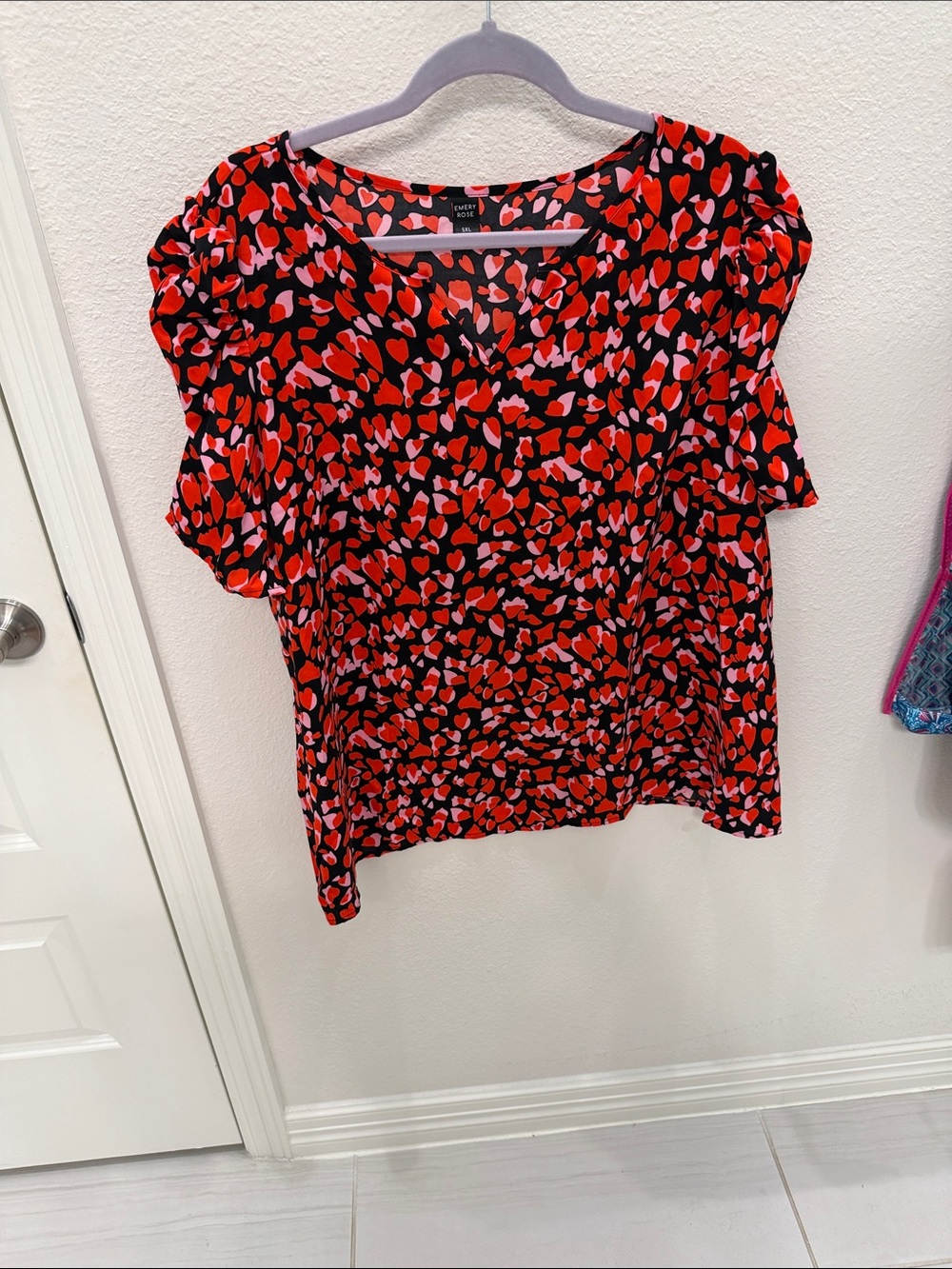 Heart-Print Flutter Sleeve Blouse in Black & Red